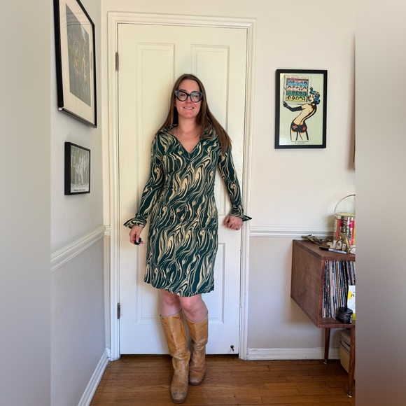 70s Vintage Diane Von Furstenberg Green and Cream Paint Swirl Dress - Picture 3 of 10